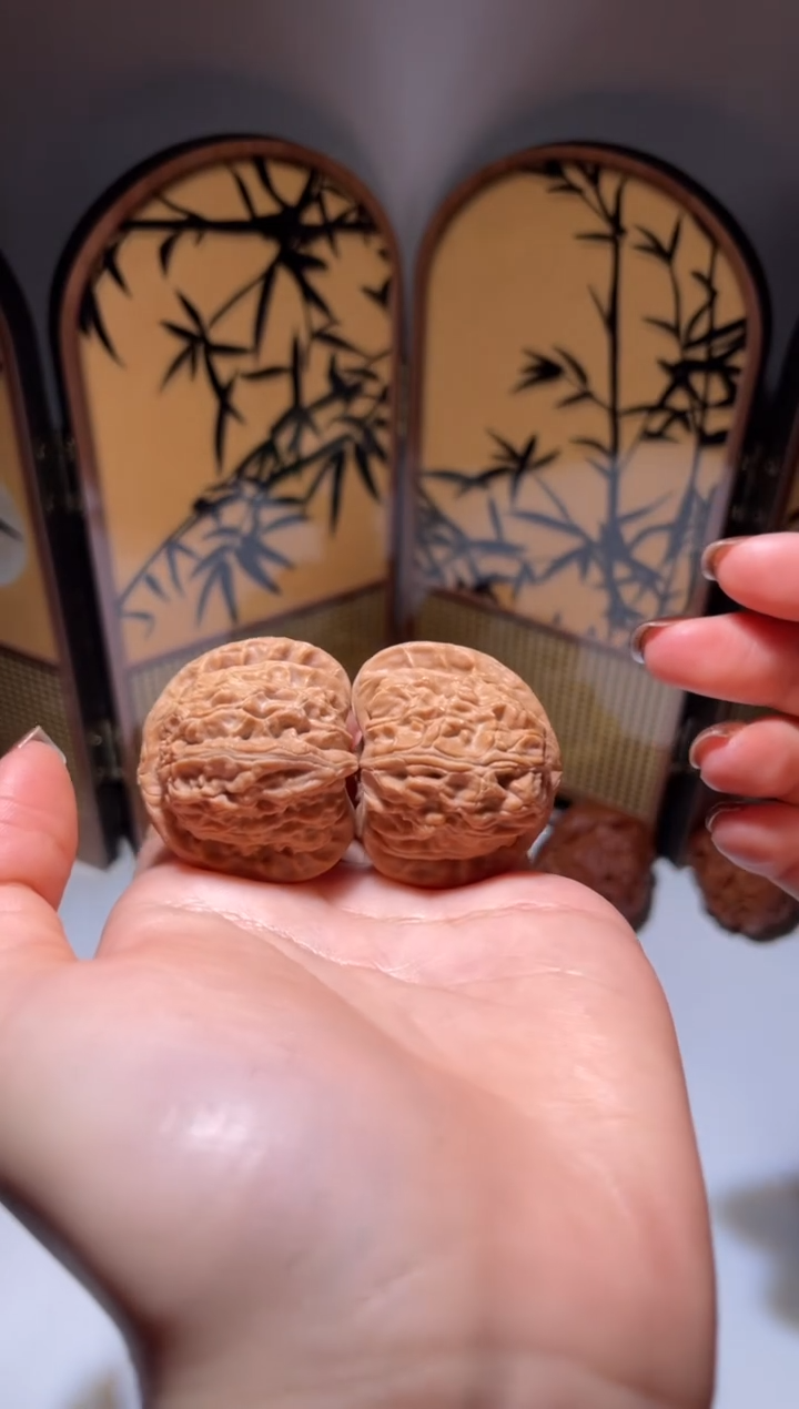 吊坠文玩核桃52号全品头货对三角白 38尺寸