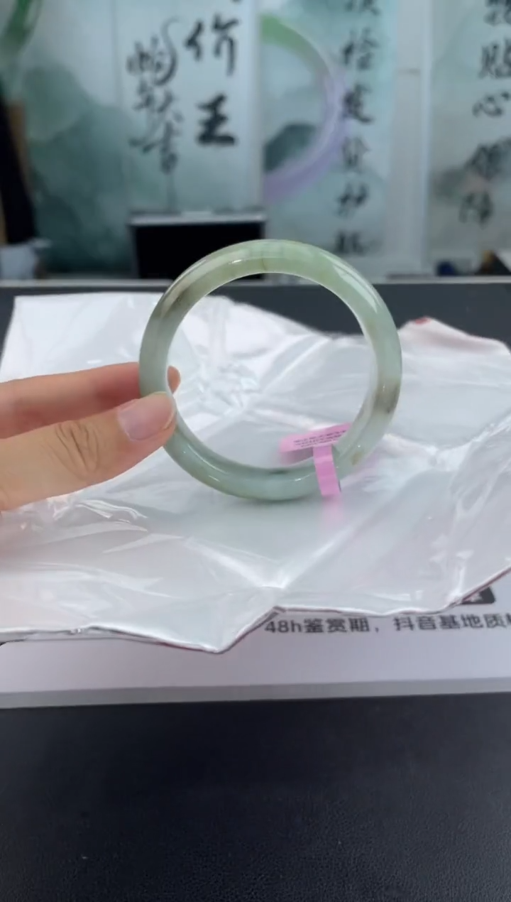翡翠未镶嵌手镯3翡翠手镯（微瑕）