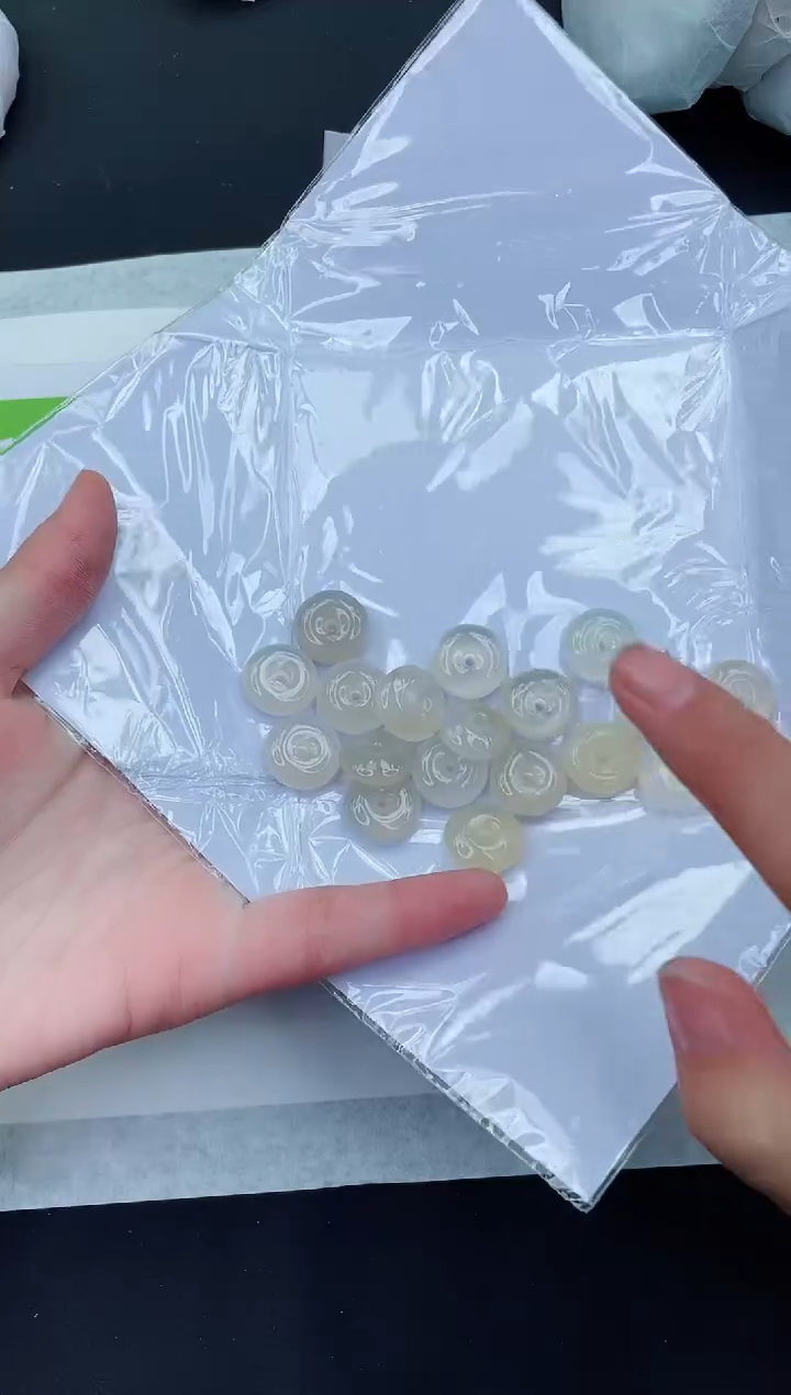 【闪购商品】石英质玉手镯未镶嵌平安扣