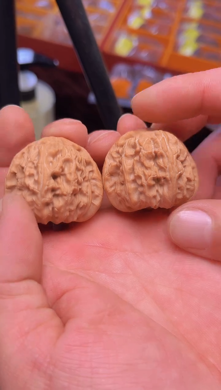 【闪购商品】文玩核桃把件39白狮子