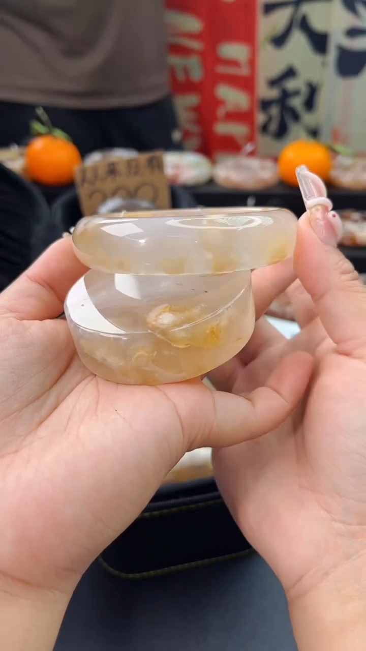 【闪购商品】石英质玉手镯未镶嵌赠送镯心（圈口）63