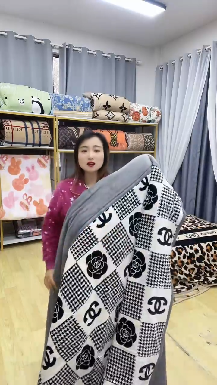 牛奶绒1.8*2.2香风被子抽线