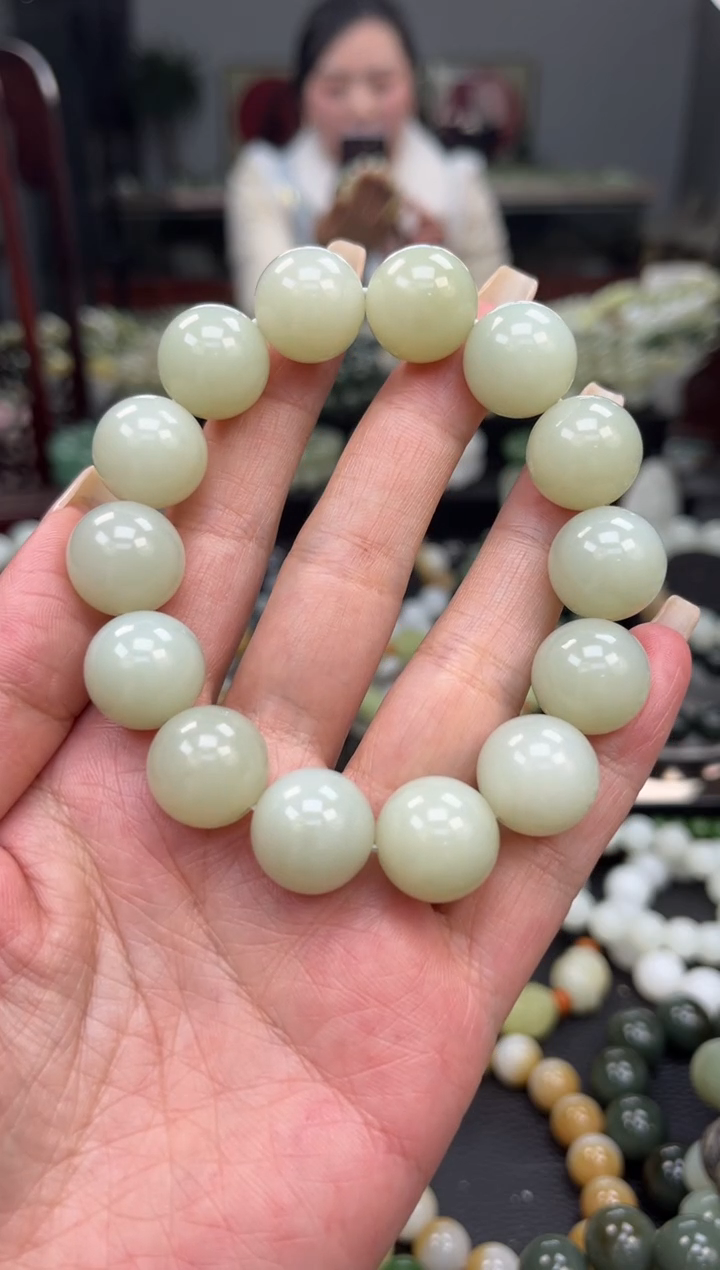 【闪购商品】和田玉手串未镶嵌新疆且末高青 白卡16