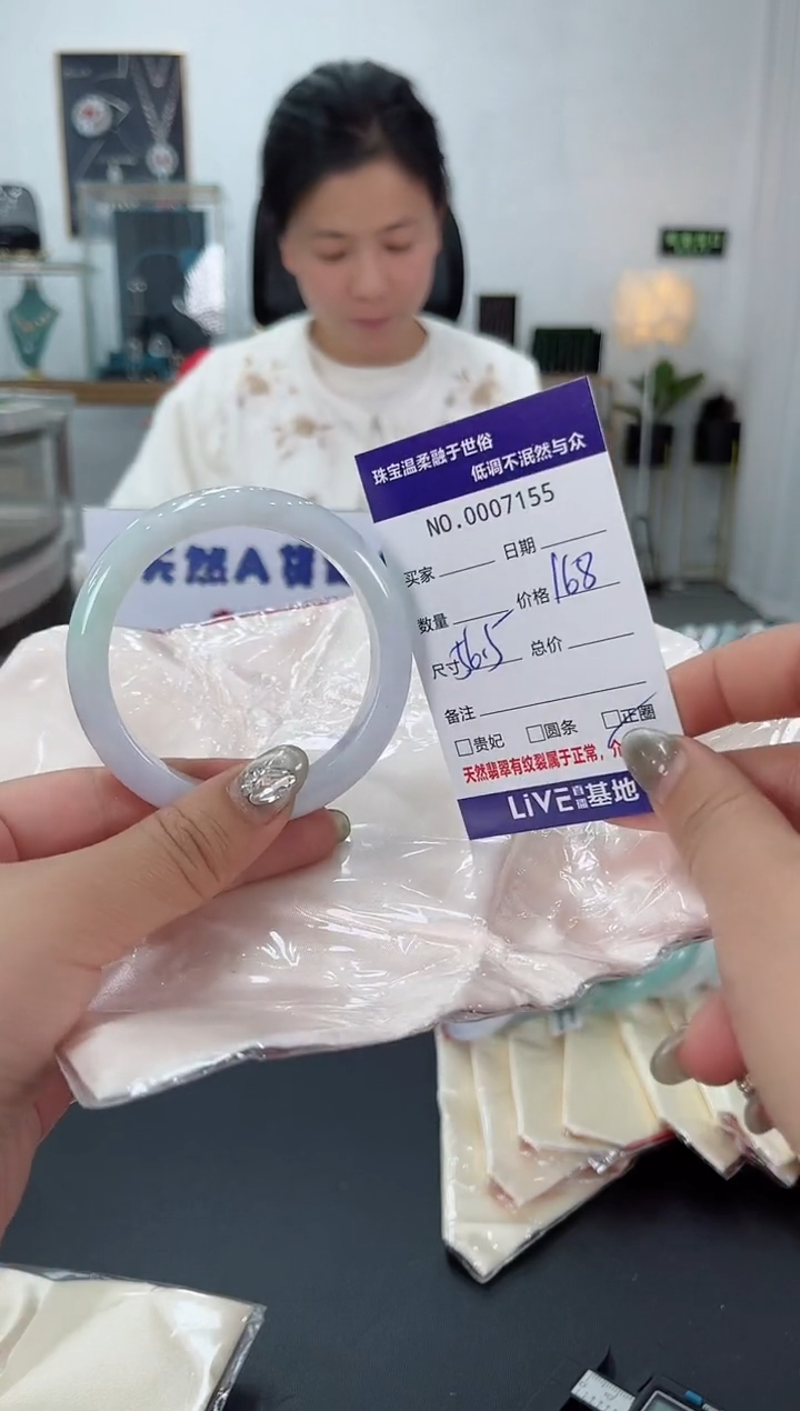 【闪购商品】翡翠手镯未镶嵌天然翡翠A货