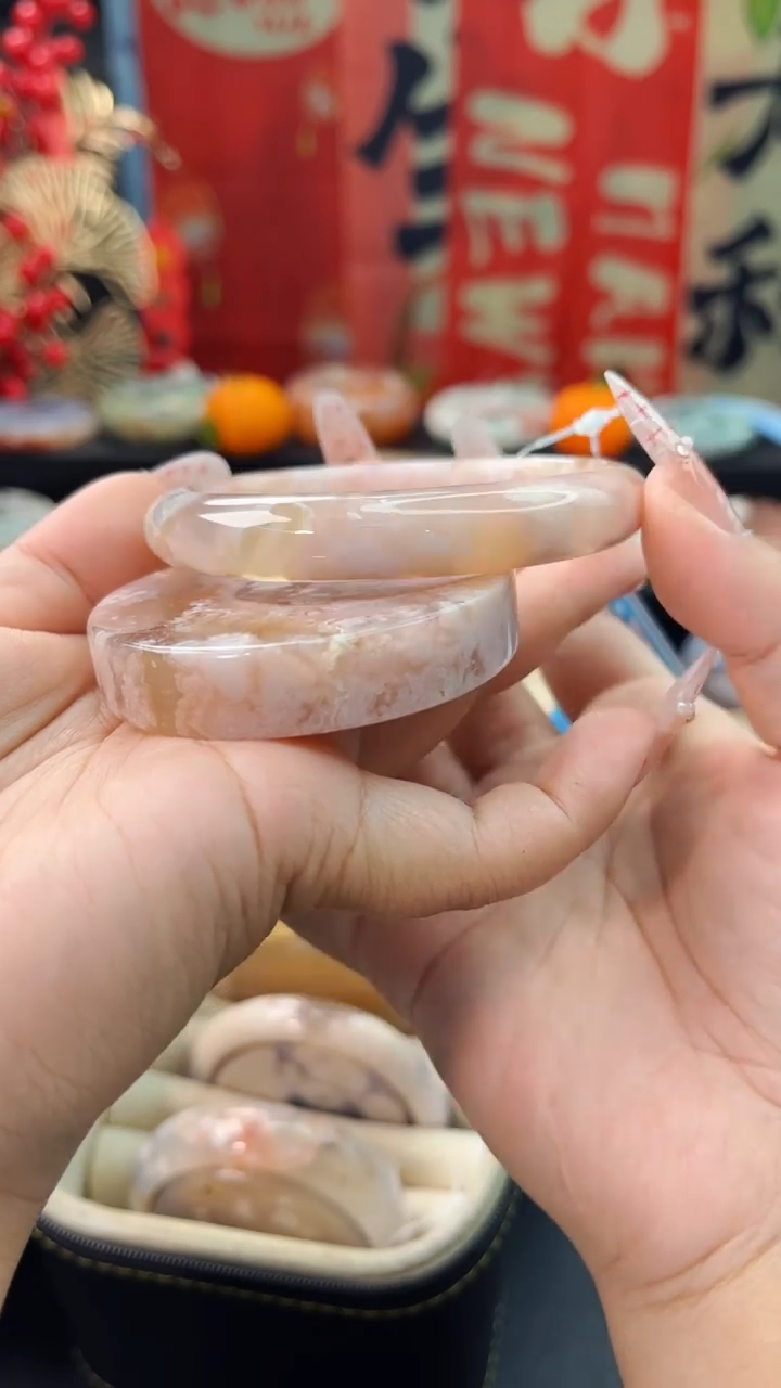 【闪购商品】石英质玉手镯未镶嵌赠送镯心（62圈口