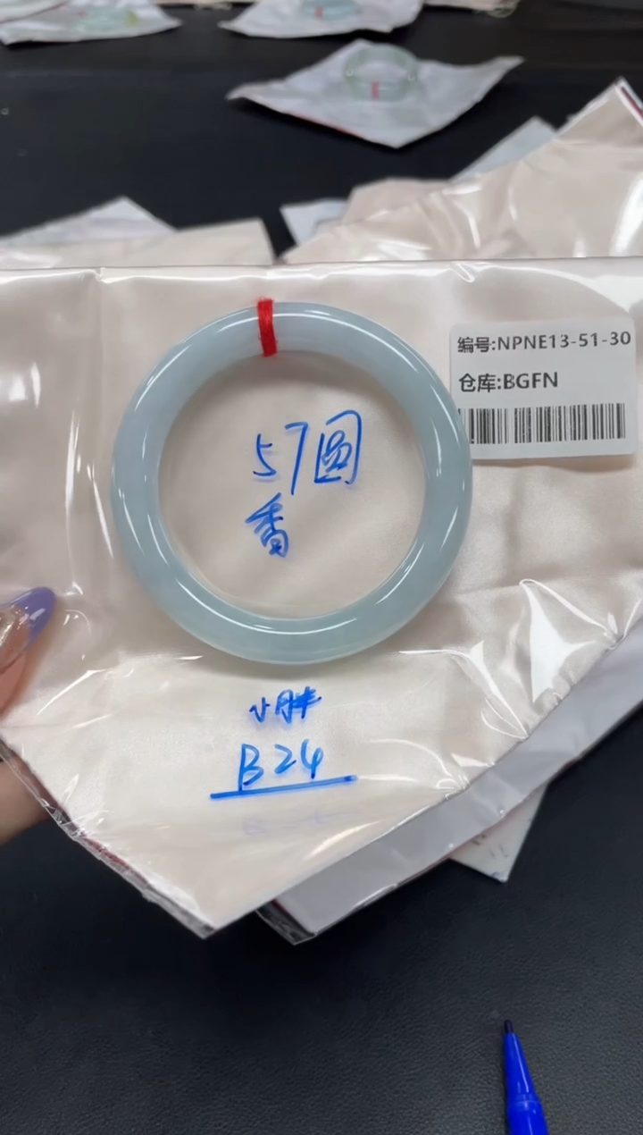 未镶嵌手镯翡翠翡翠手镯