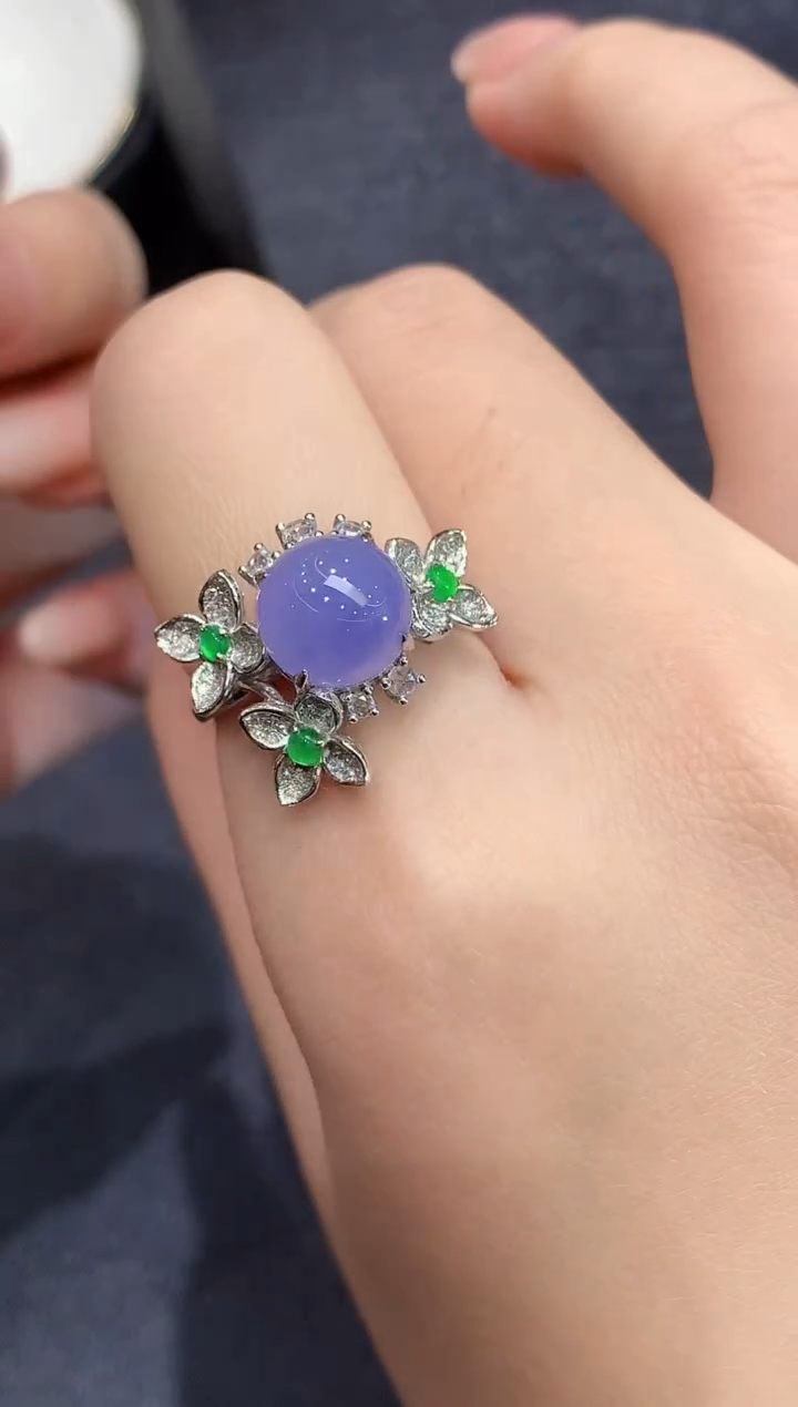 18K金镶嵌戒指翡翠多样性发其一