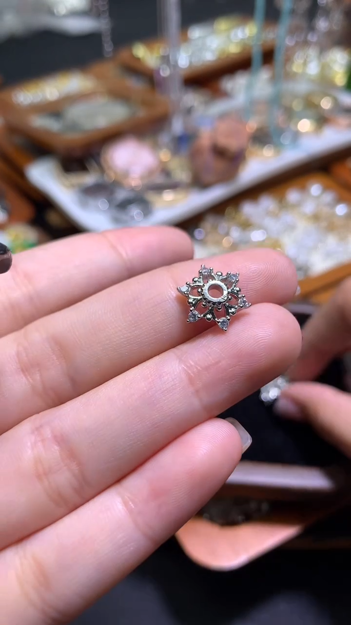 锆石合金白k色 8元4个 11咪 