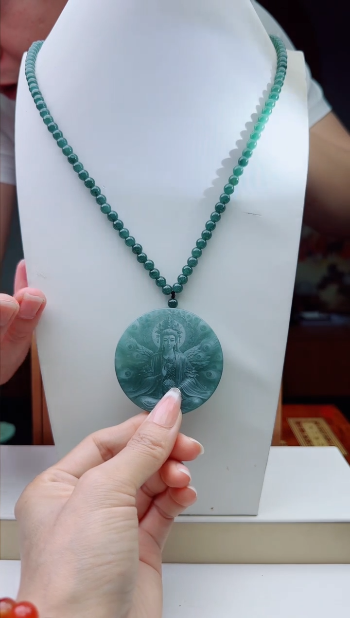 颈饰未镶嵌翡翠多样性发其一