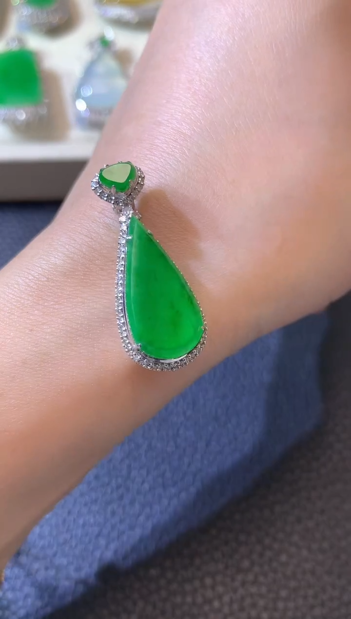 【闪购商品】翡翠吊坠(不含链)18K金镶嵌C4