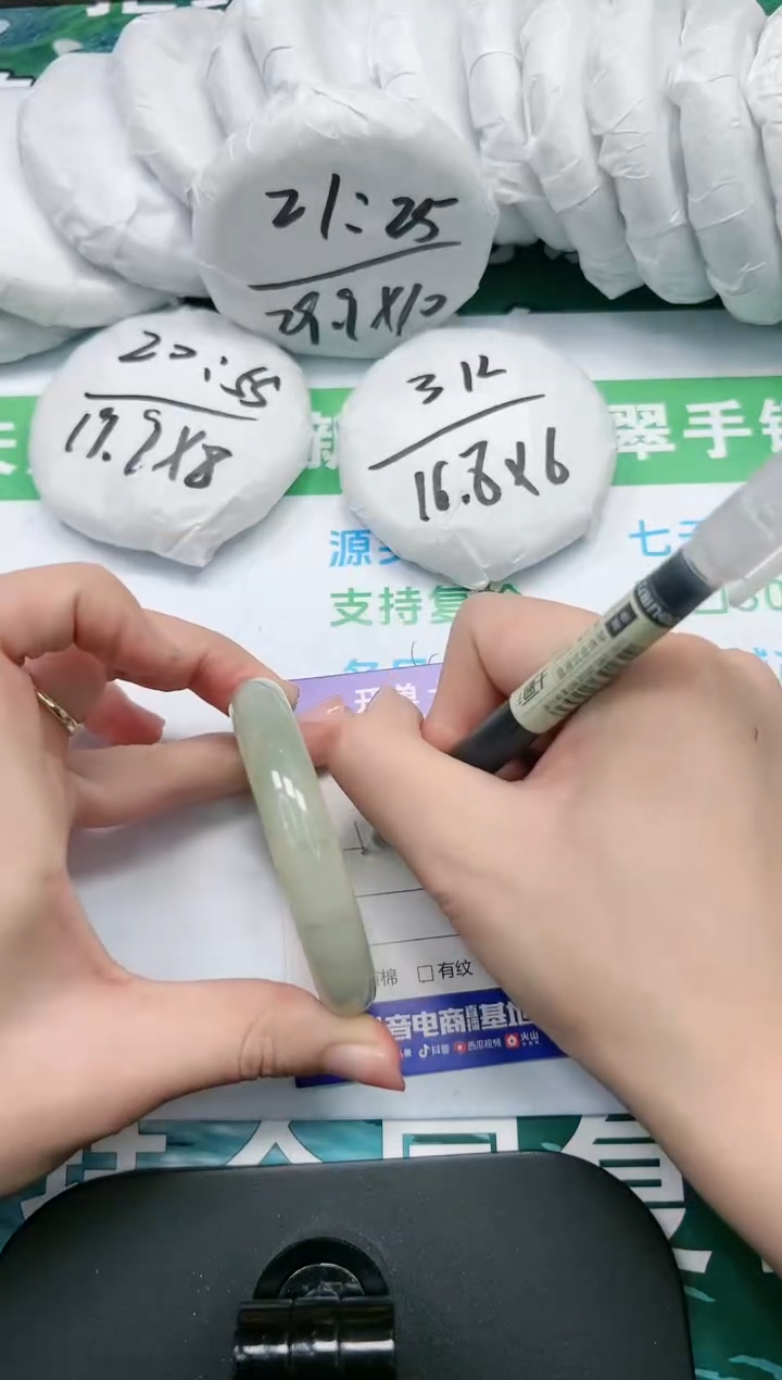 【闪购商品】石英质玉手镯未镶嵌K29-52