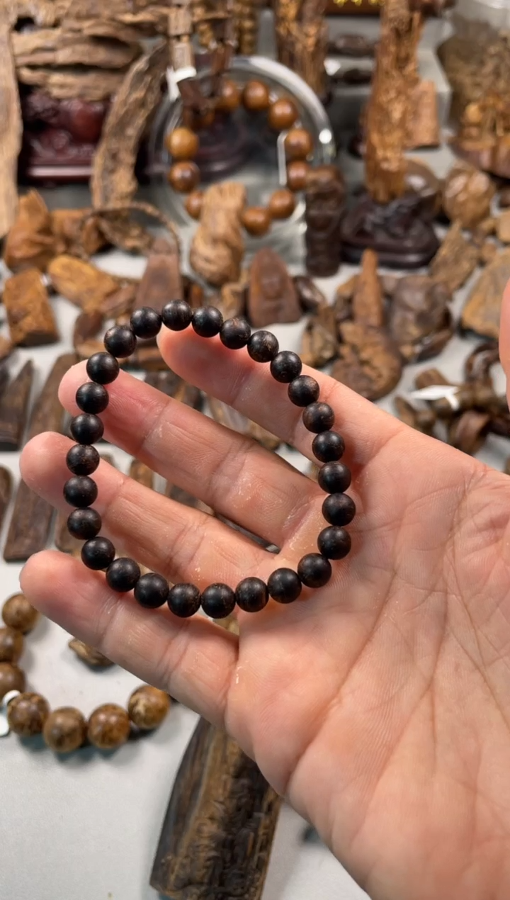 沉香沉香碎屑舞****宾 达拉干  沉香菩