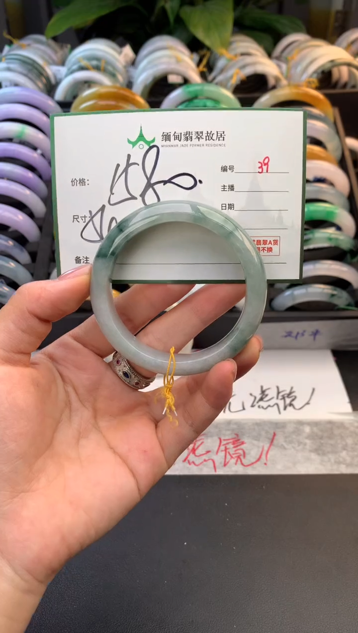 未镶嵌定制翡翠毛货需精细抛光+多人