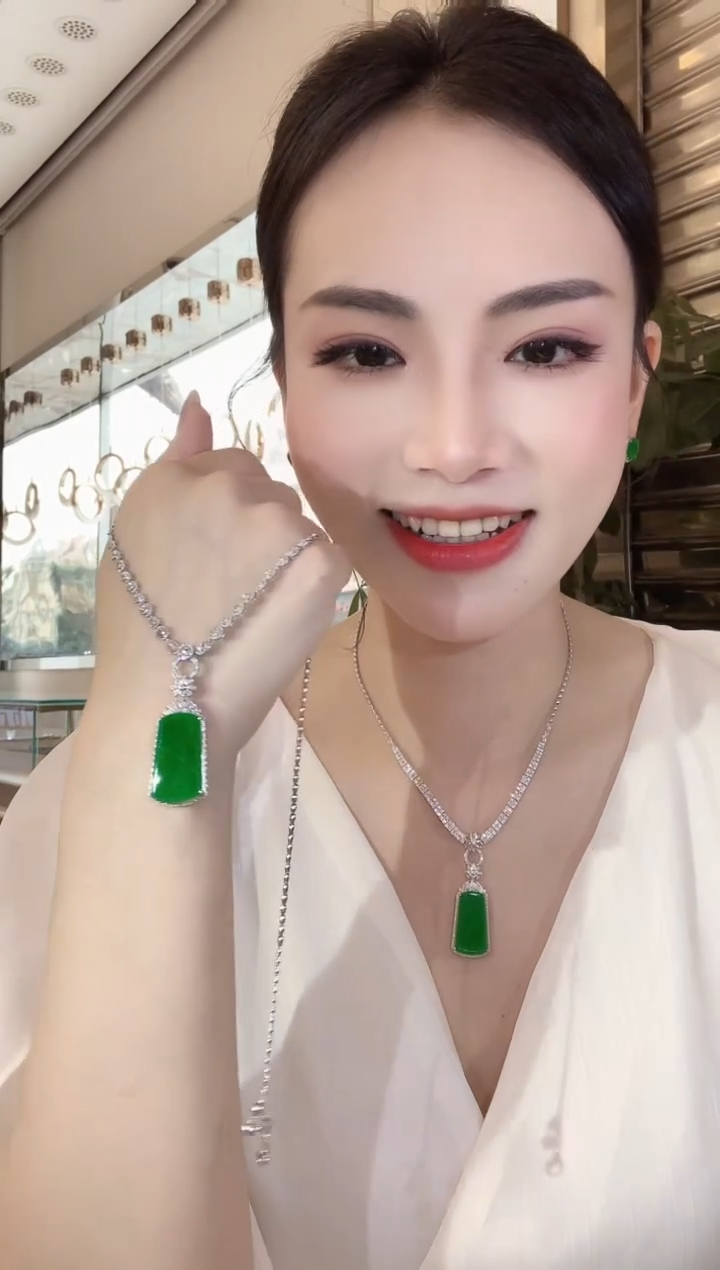 翡翠18K金镶嵌吊坠(不含链)A21 多样性发货一件