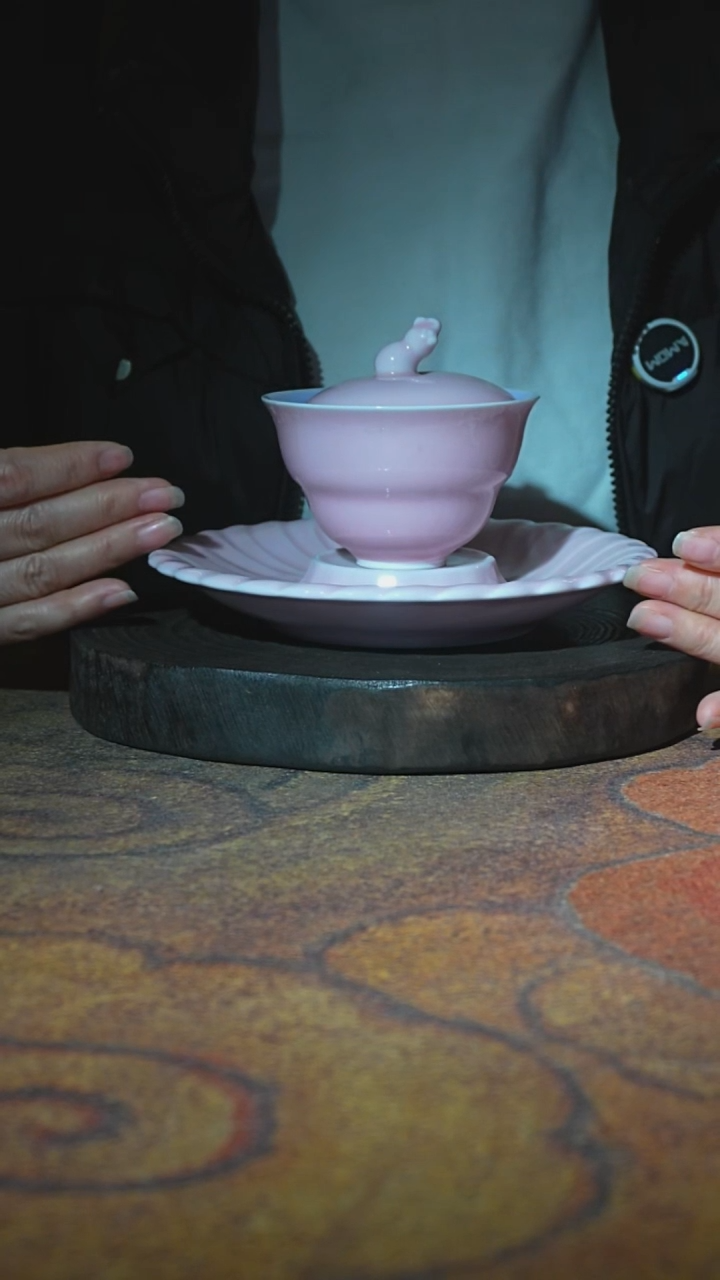 外粉内紫三才盖碗               