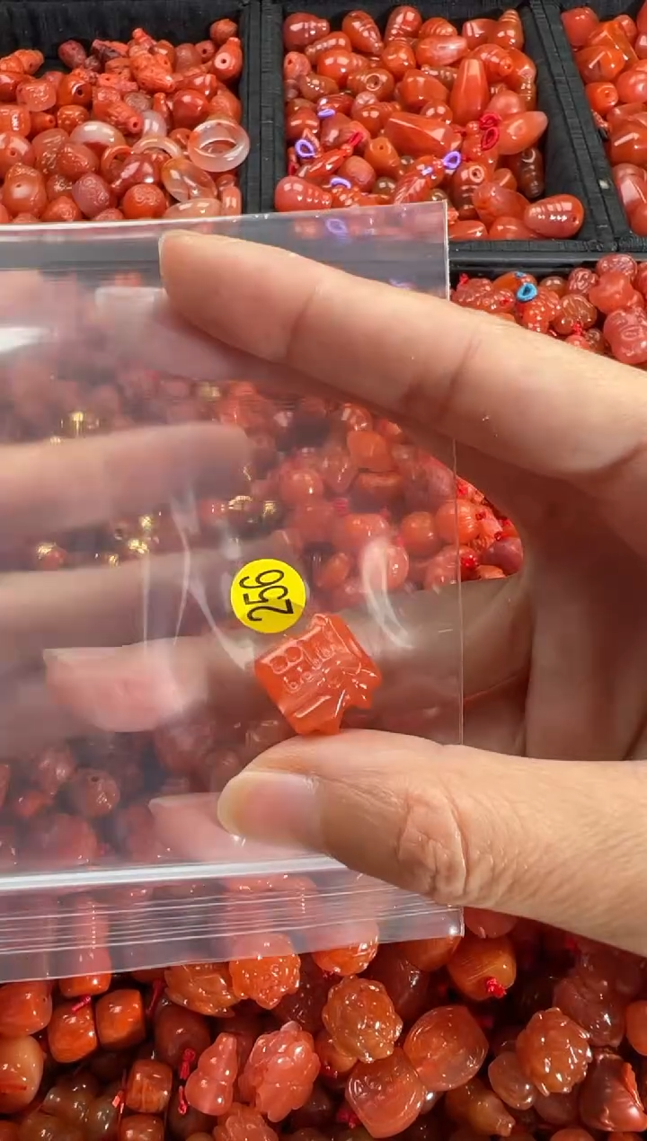 【闪购商品】南红玛瑙颈饰未镶嵌1