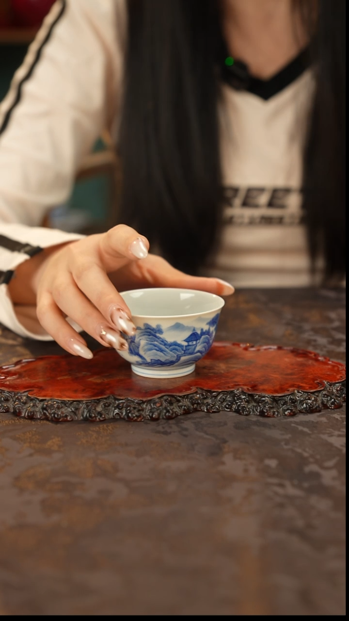 青花手绘山水主人杯