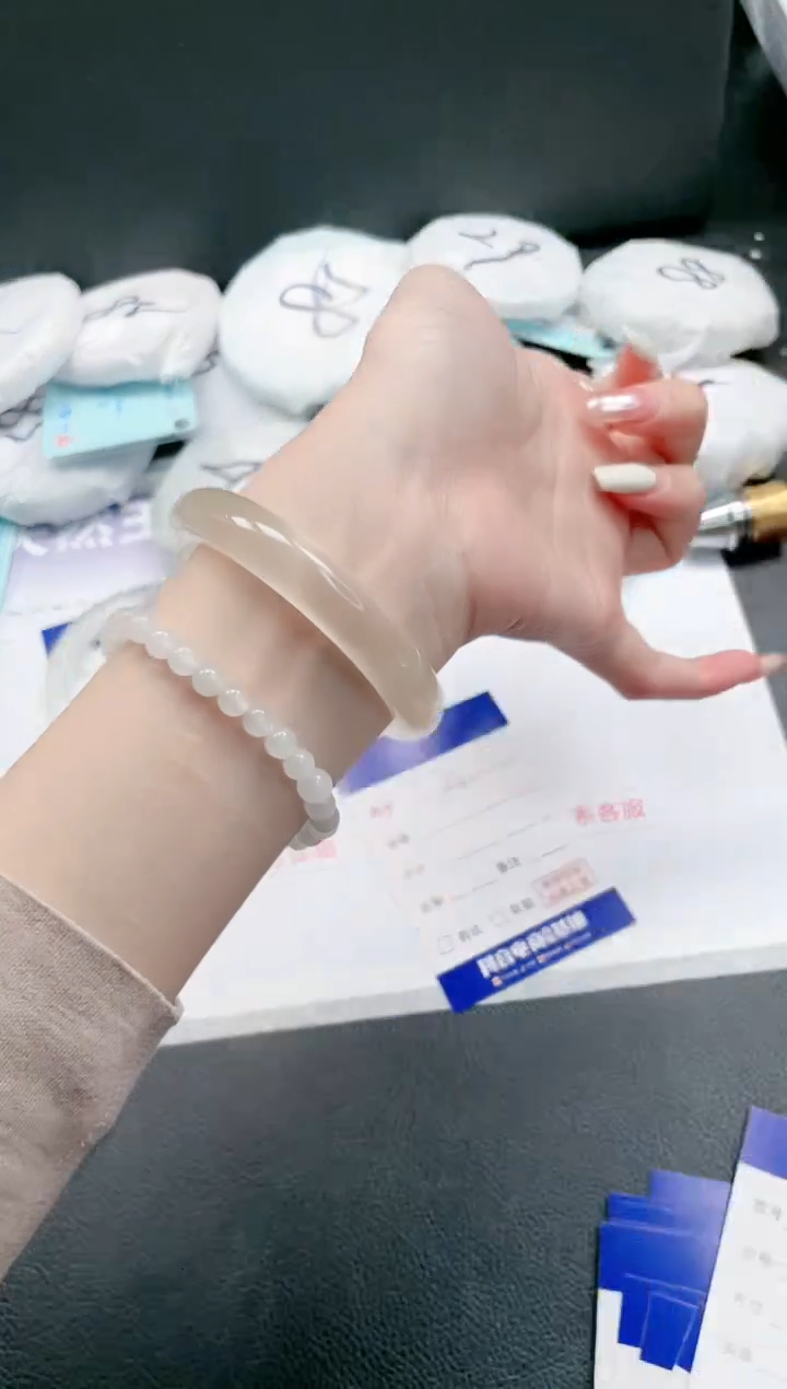 【闪购商品】石英质玉手镯未镶嵌13J75-57