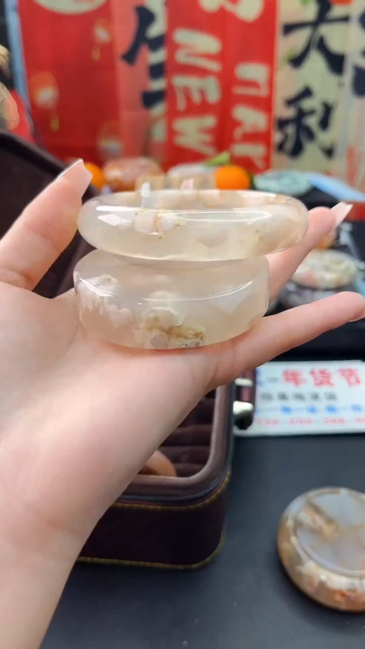 【闪购商品】石英质玉手镯未镶嵌赠送镯心（圈口）65