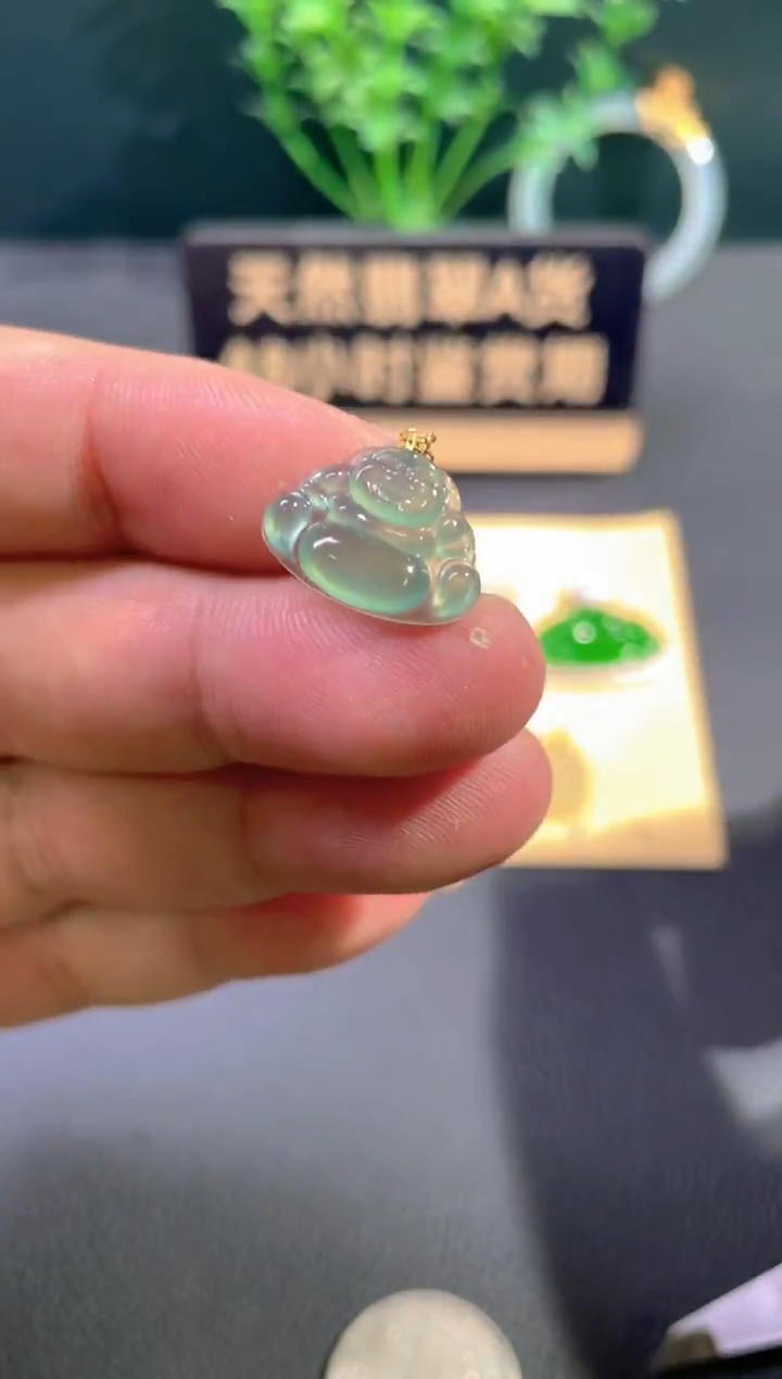 颈饰18K金镶嵌翡翠翡翠