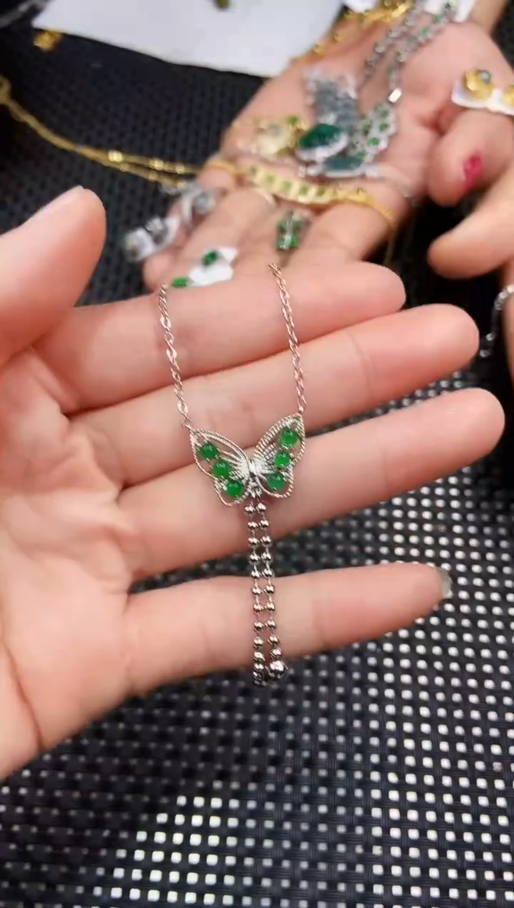 【闪购商品】翡翠颈饰未镶嵌111111111