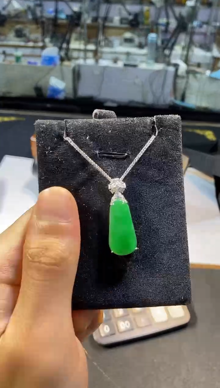 【闪购商品】翡翠吊坠(不含链)未镶嵌多样性发货发其一