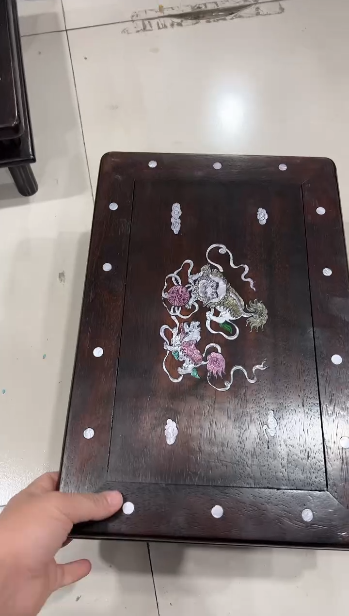 紫檀木狮子螺钿小飘窗桌