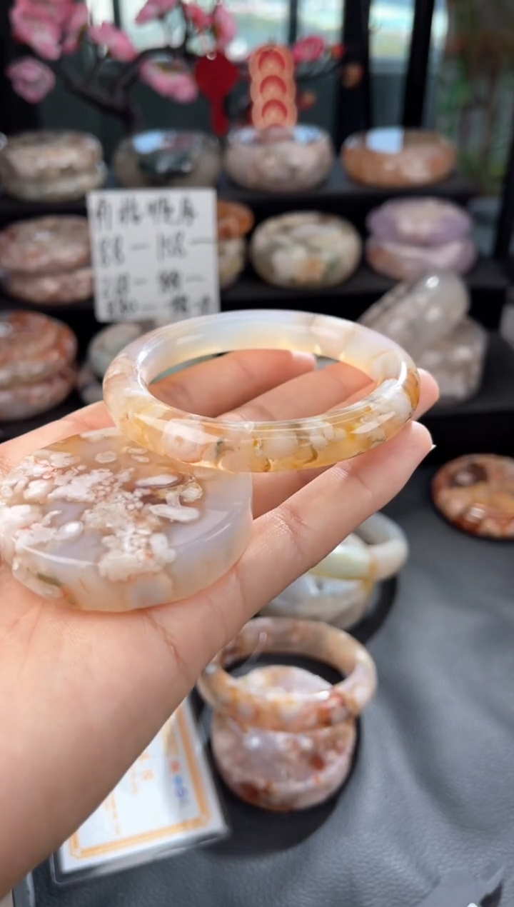 【闪购商品】石英质玉手镯未镶嵌52