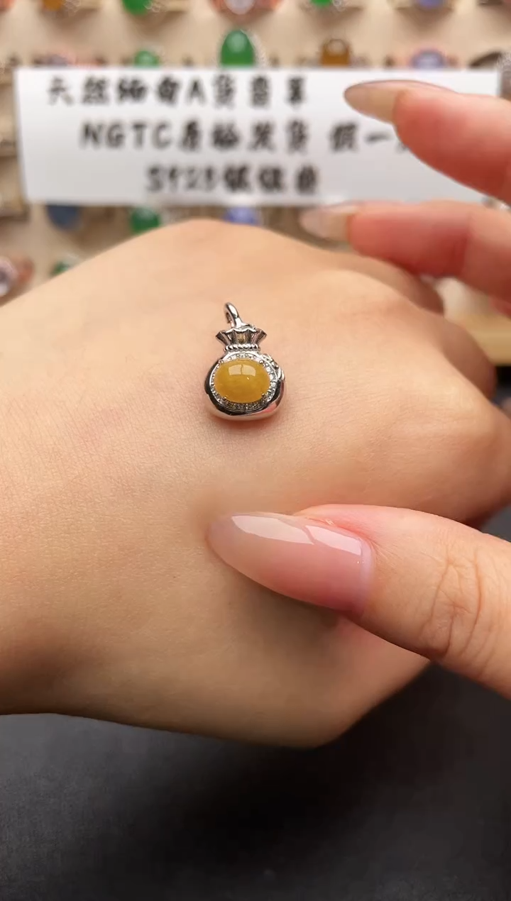 未镶嵌戒指翡翠一物一证一礼盒