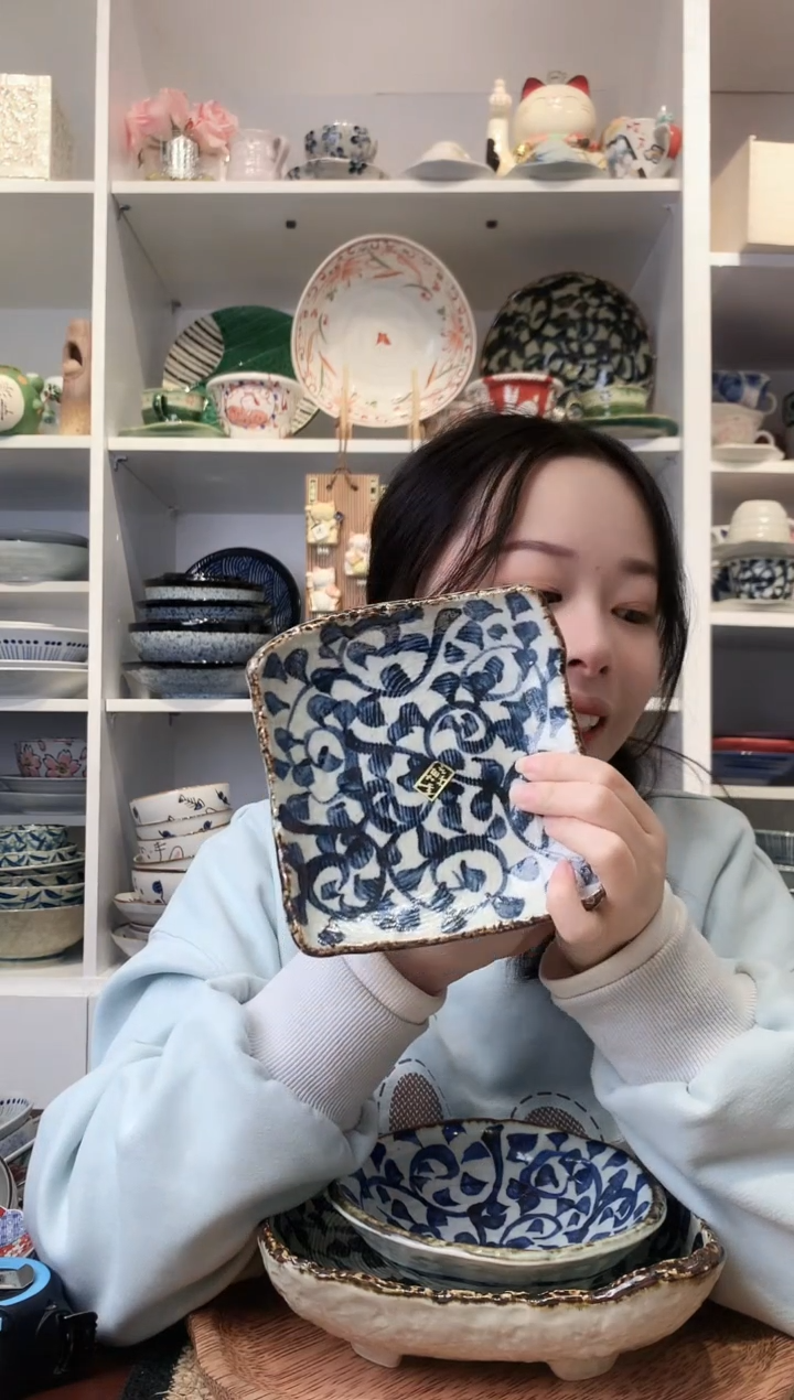 陶瓷章鱼唐草四足小方盘15cm