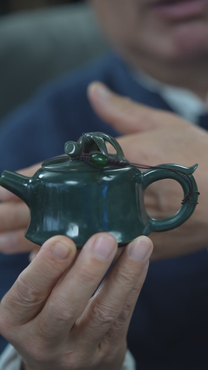 未镶嵌和田玉把件拿**狗茶壶