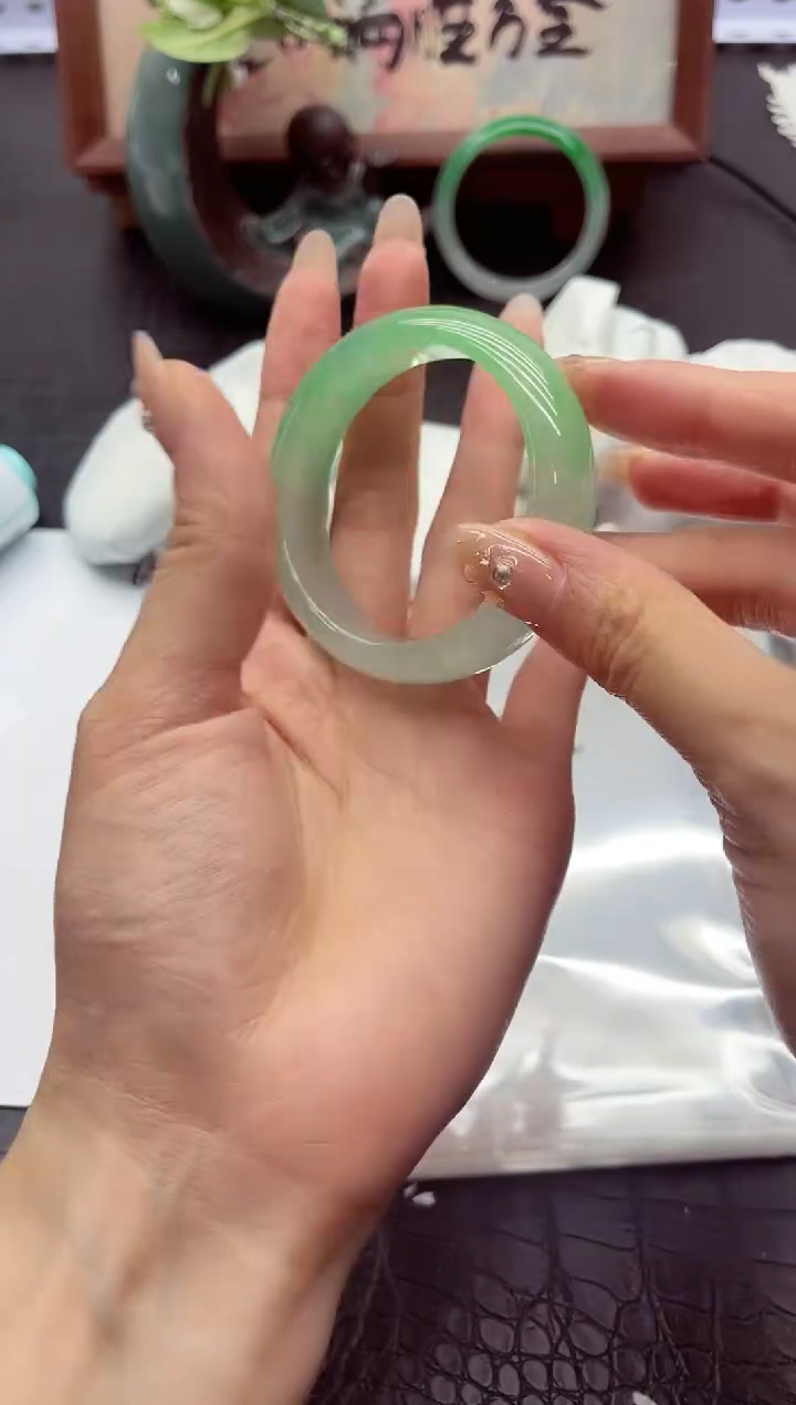 H119时尚缅风测量高冰透美人手镯大美人手镯