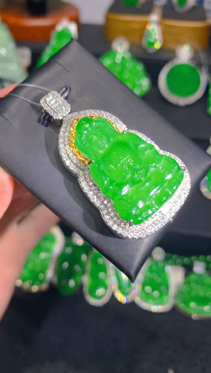 【闪购商品】翡翠颈饰未镶嵌一季