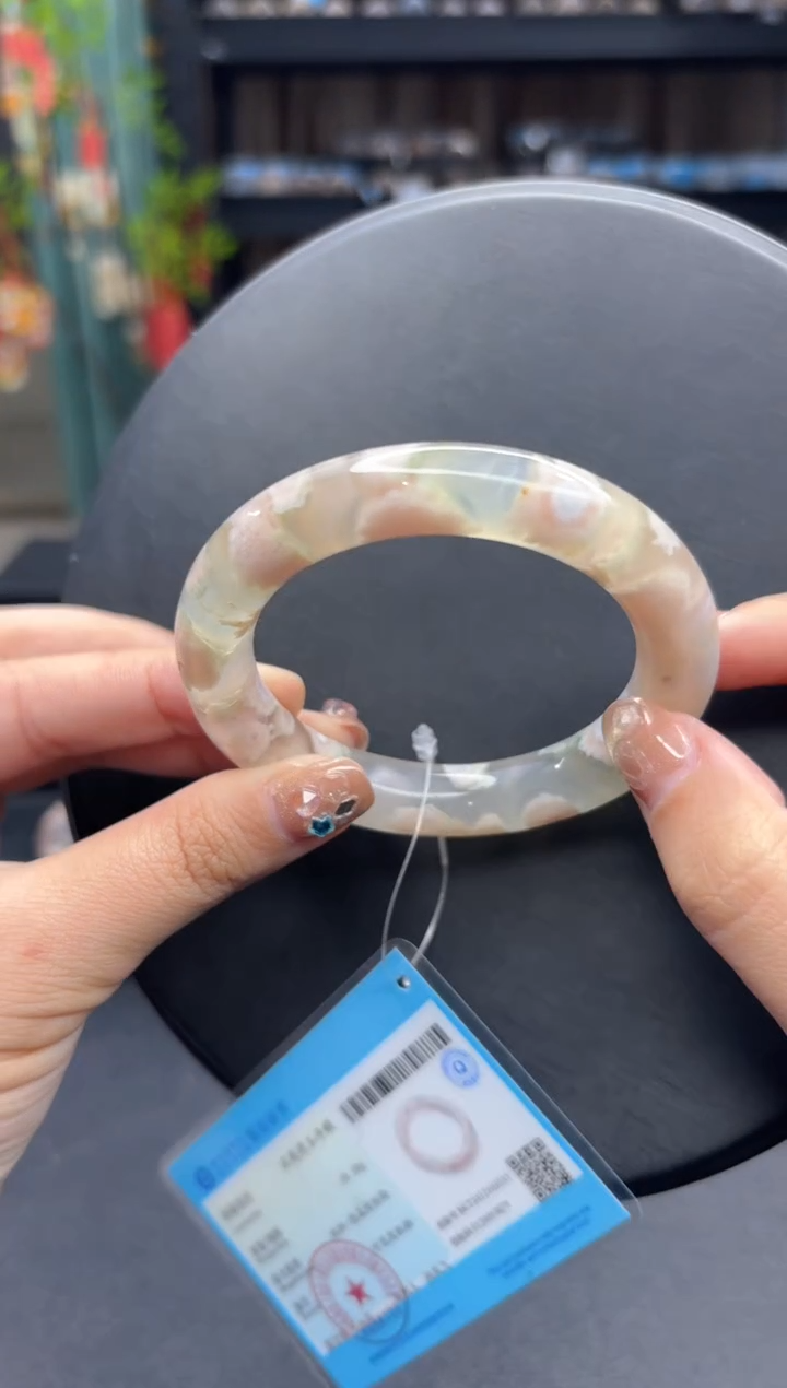 【闪购商品】石英质玉手镯未镶嵌698（56圈）