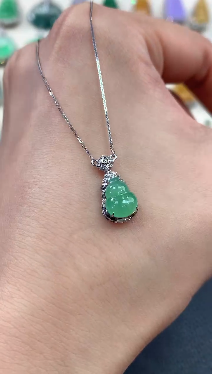 【闪购商品】翡翠吊坠(赠链)18K金镶嵌B68  