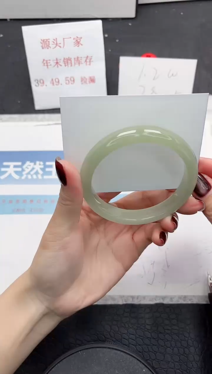【闪购商品】石英质玉手镯未镶嵌250-60