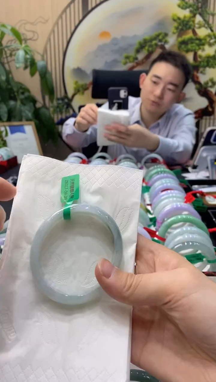 【闪购商品】翡翠手镯未镶嵌000013838