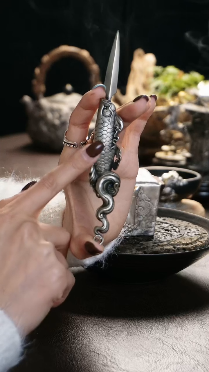 【闪购商品】复古白铜银色龙鱼设计