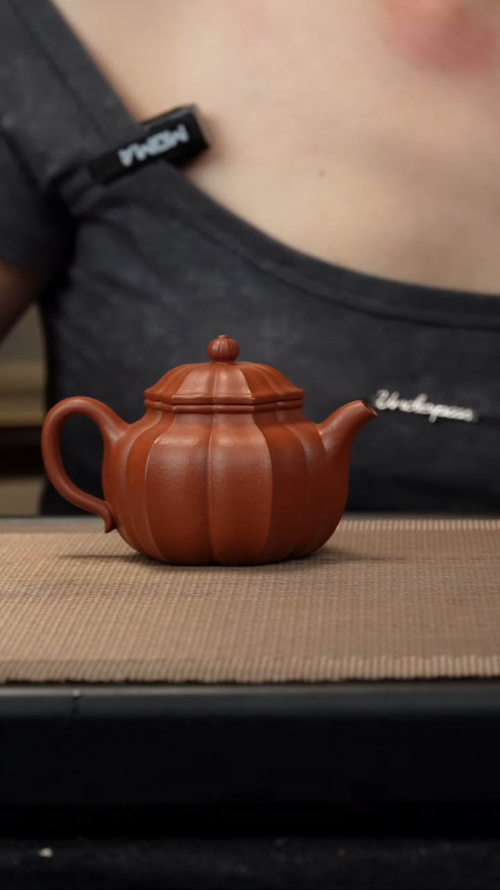 茶壶紫砂生砂朱泥筋纹莲子150cc微瑕