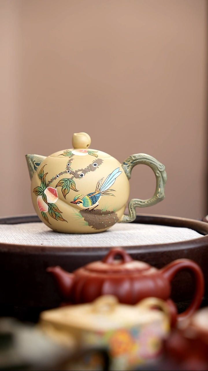 茶壶紫砂本山绿绞泥寿桃壶泥绘  