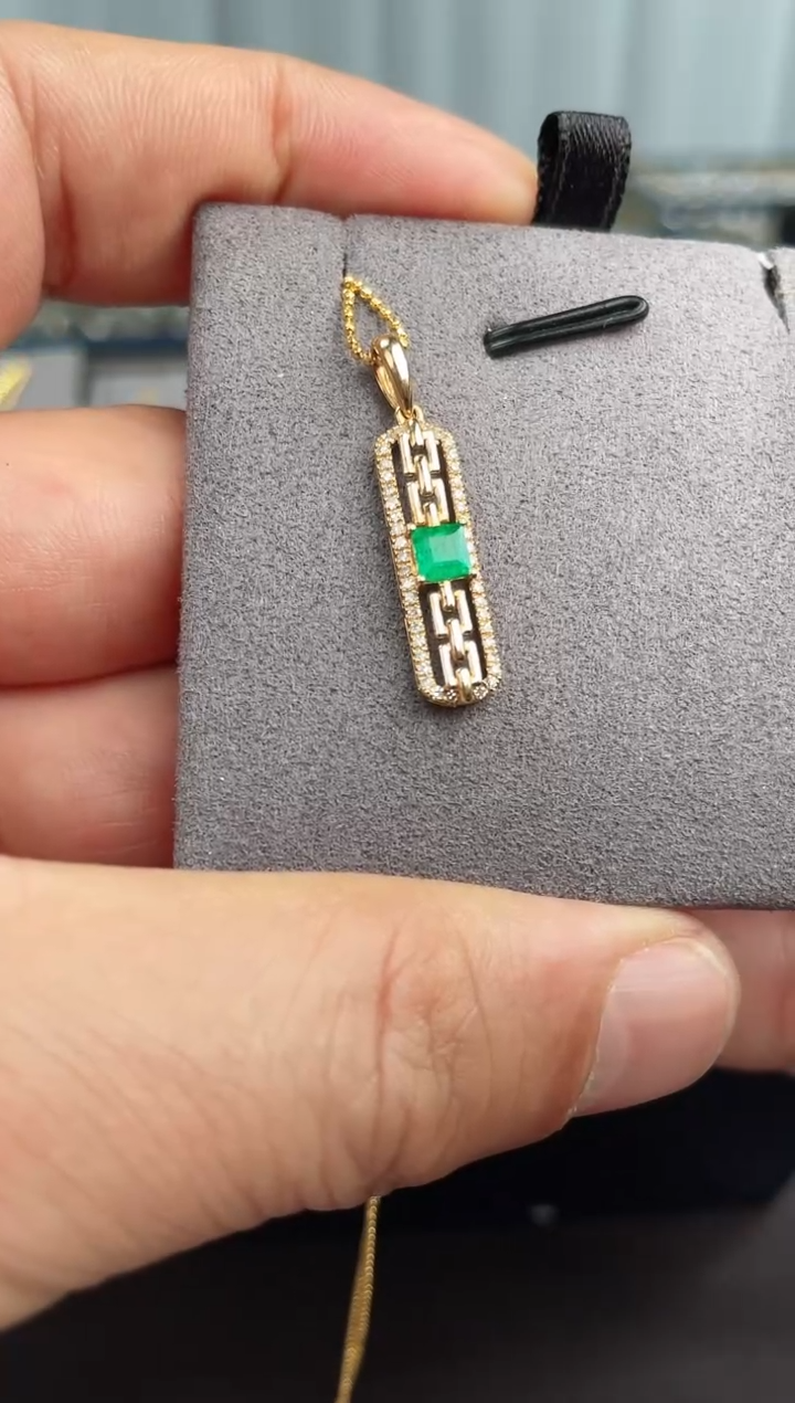 【闪购商品】祖母绿吊坠(不含链)18K金镶嵌*