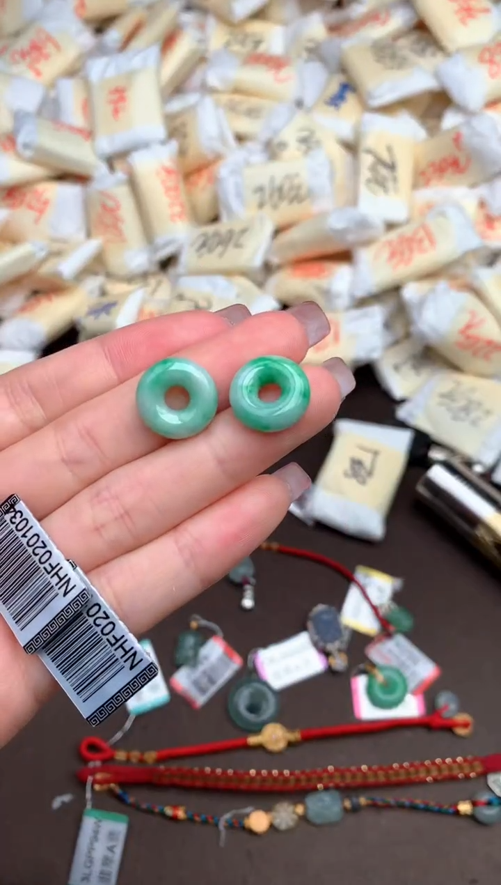 【闪购商品】翡翠挂件未镶嵌— 