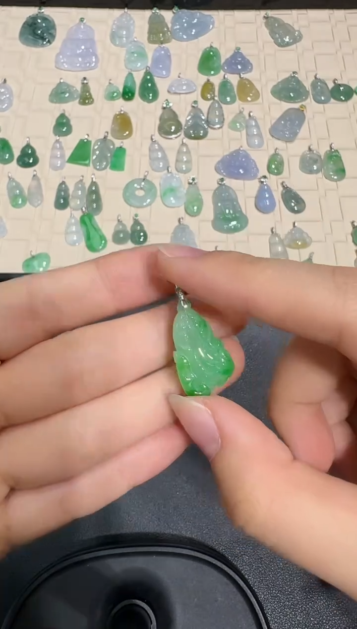 颈饰18K金镶嵌翡翠X0828-1501-641