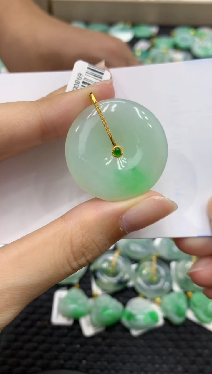 颈饰18K金镶嵌翡翠天然缅甸翡翠A货