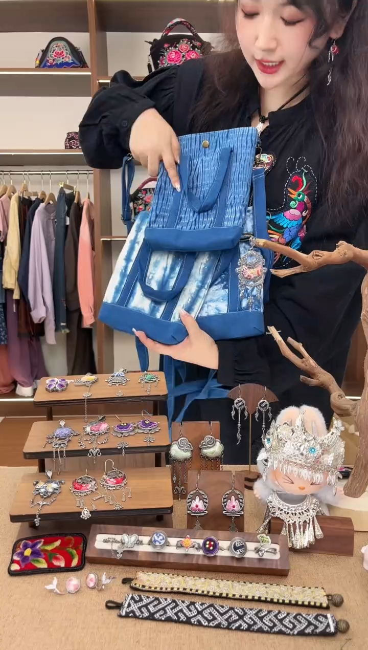 织绣?***@A99 黔东南苗族刺绣花色随缘