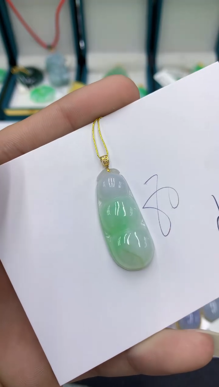 翡翠18K金镶嵌颈饰翡翠