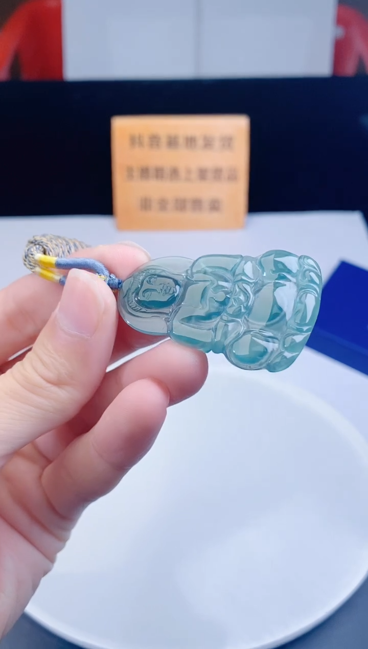 颈饰未镶嵌翡翠     