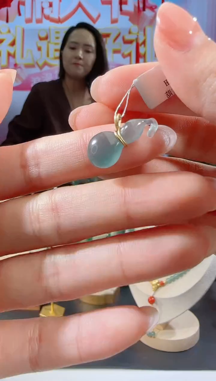 【闪购商品】翡翠吊坠(不含链)18K金镶嵌葫芦多样性发一