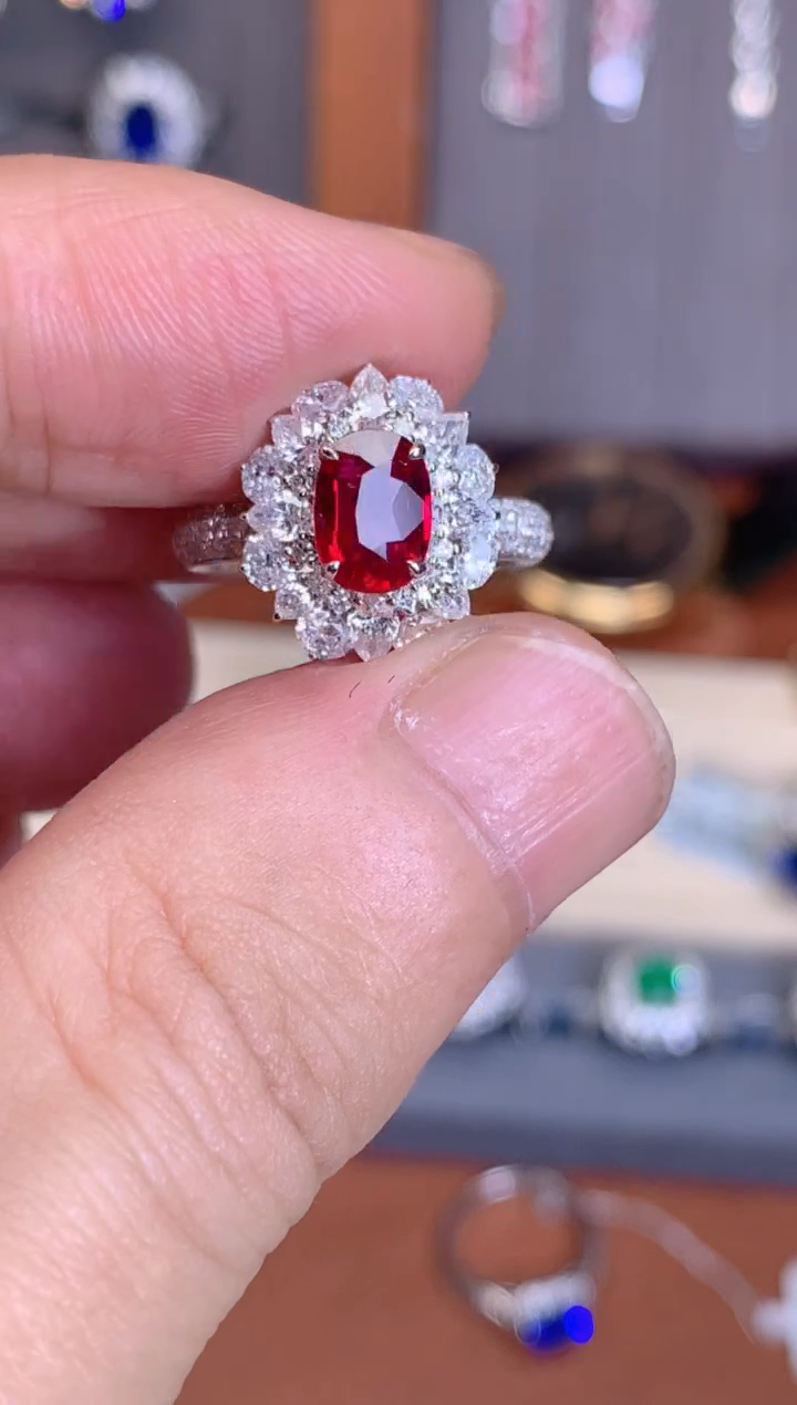 【闪购商品】红宝石戒指18K金镶嵌1.09CT 无烧鸽血红