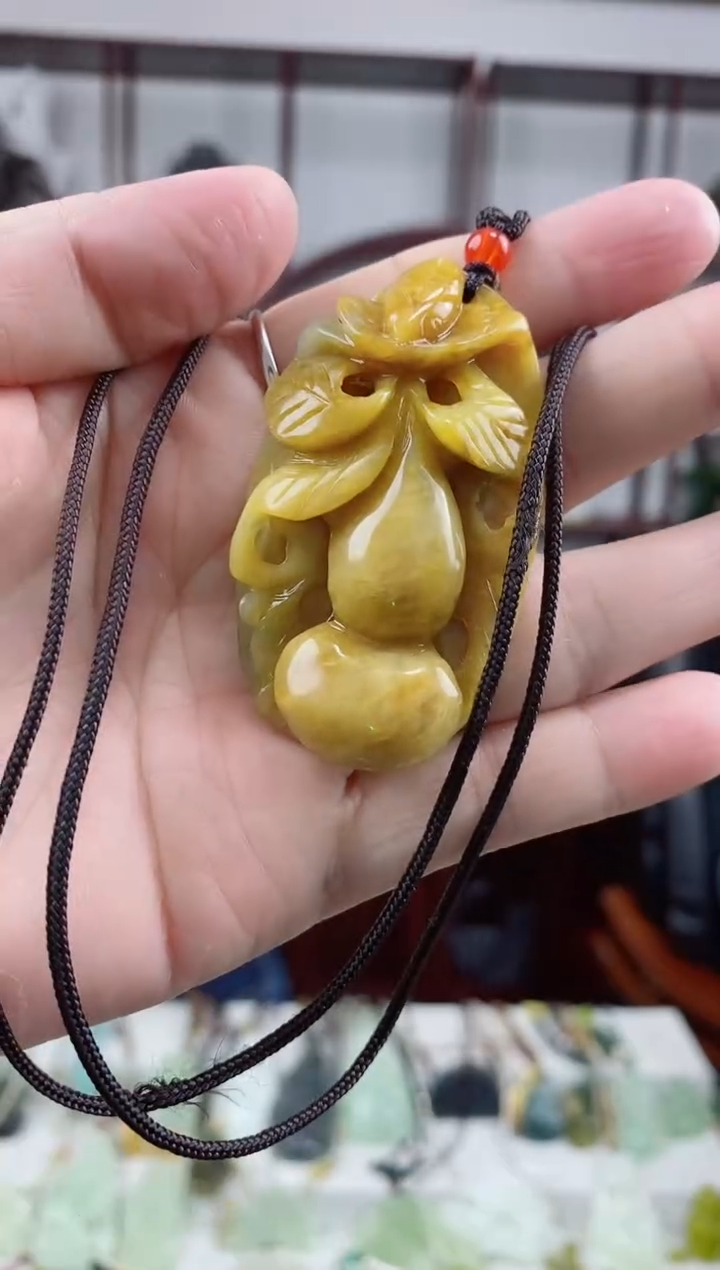 未镶嵌岫玉颈饰1